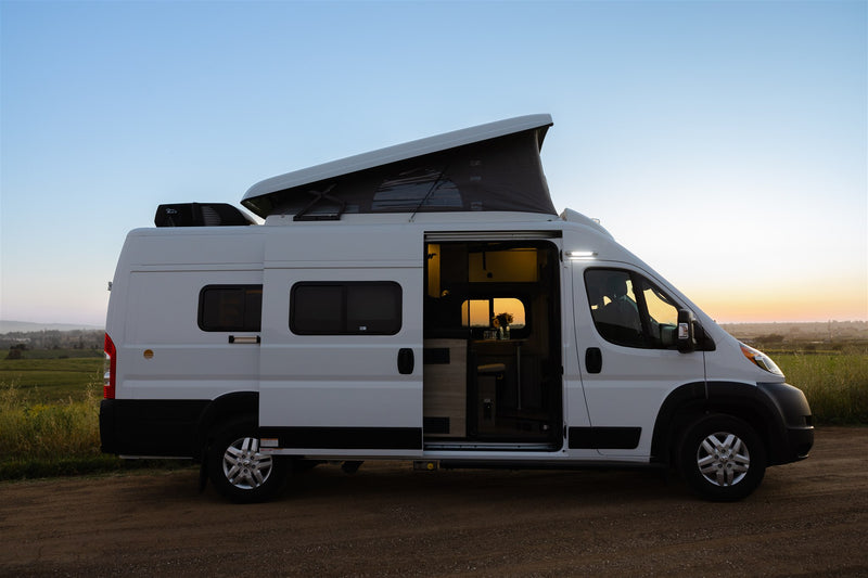  and storage.|This white pop-top camper van — photo 8