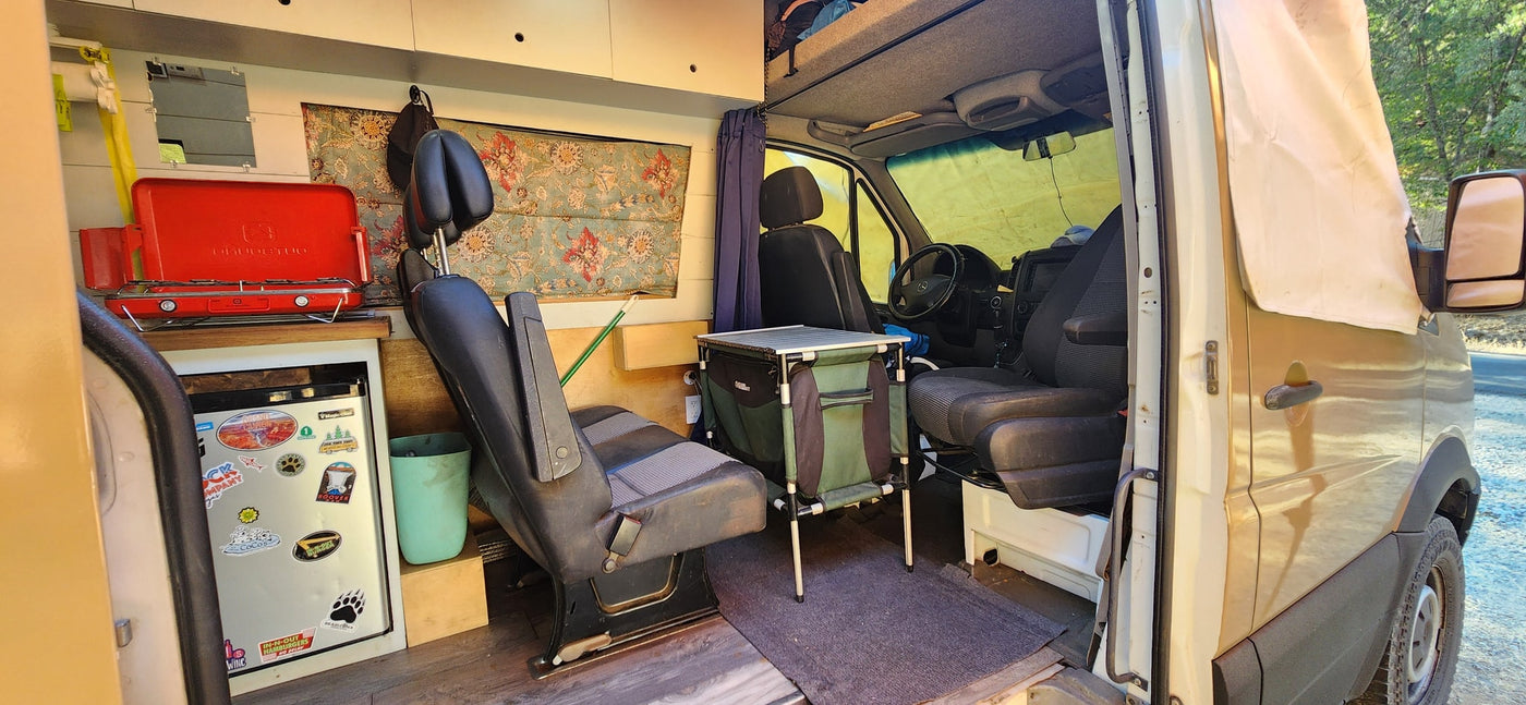  showing a cozy interior with a bench seat — photo 14