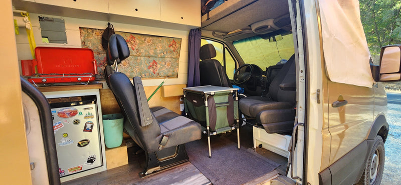 showing a cozy interior with a bench seat — photo 14