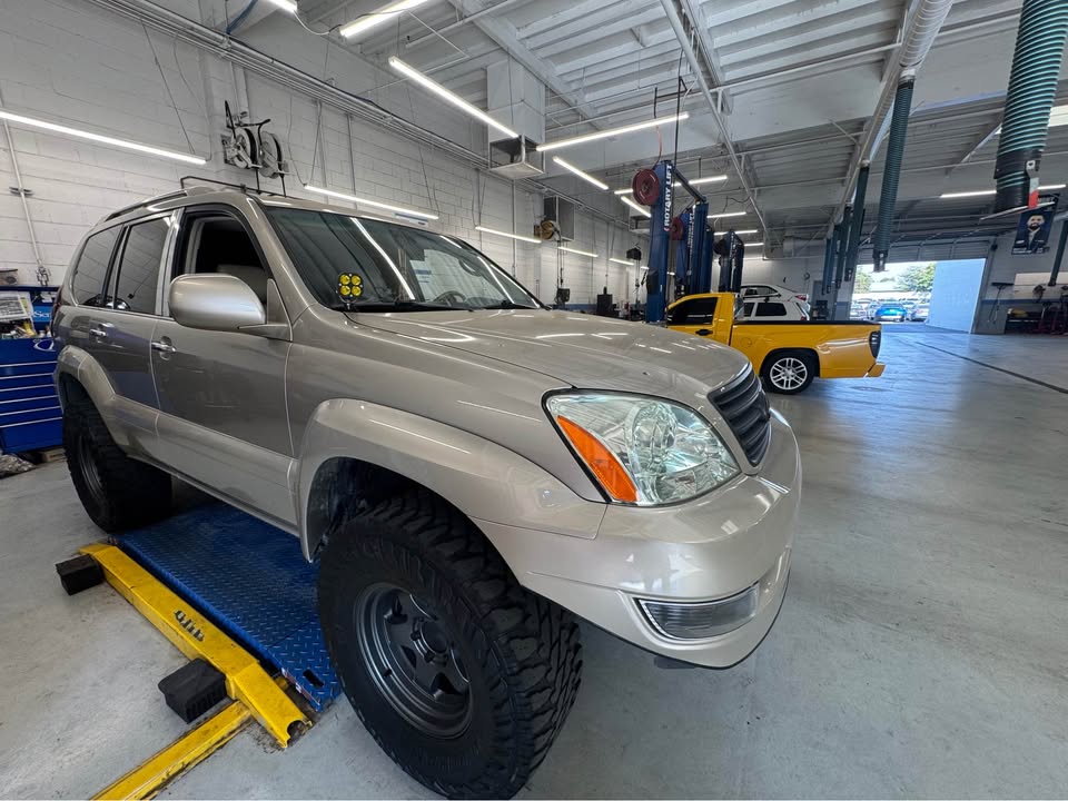 2004 Lexus GX · GX 470 Sport Utility 4D in Fresno, CA (photo 4) — photo 4