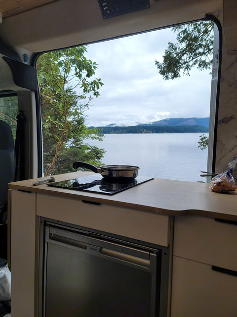 "Ramrod" 2022 Promaster, 3-4 days off grid! Hot shower! Luxury Amenities — photo 4