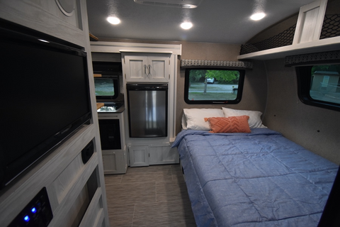New Flagstaff E-Pro - Lightweight trailer with all the amenities! — photo 3