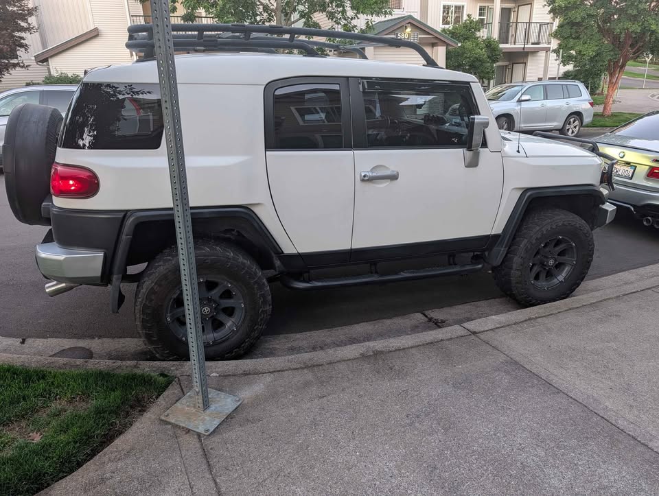 2010 Toyota FJ Cruiser · Sport Utility 2D in Beaverton, OR (photo 3)