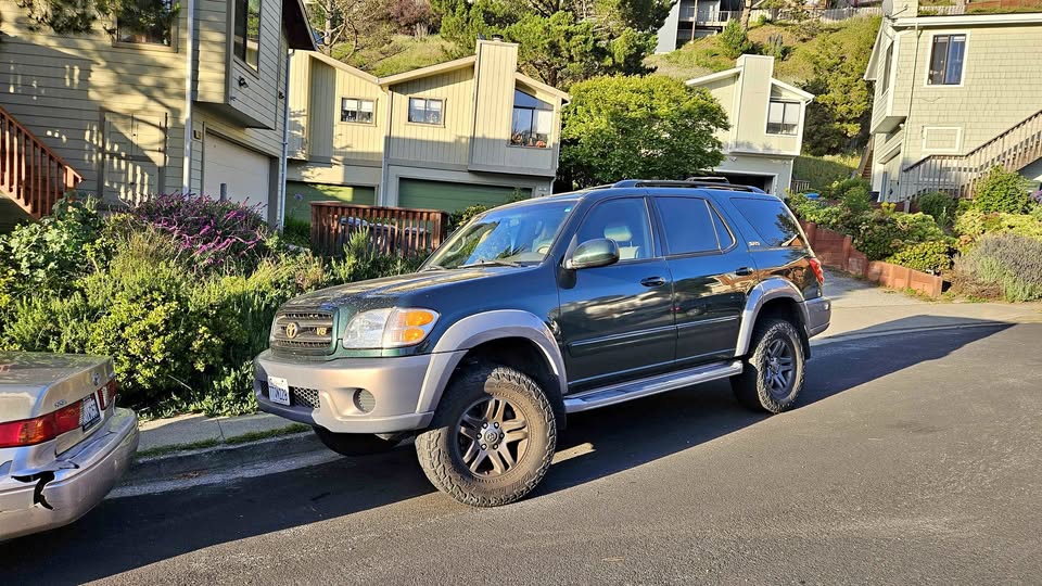 2001 Toyota Sequoia · SR5 Sport Utility 4D in Pacifica, CA (photo 1)