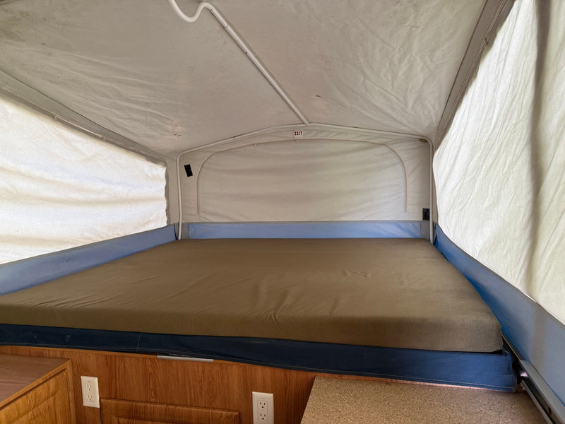  and dinette—perfect for your next camping trip.|Spacious pop-up RV rental interior — photo 7