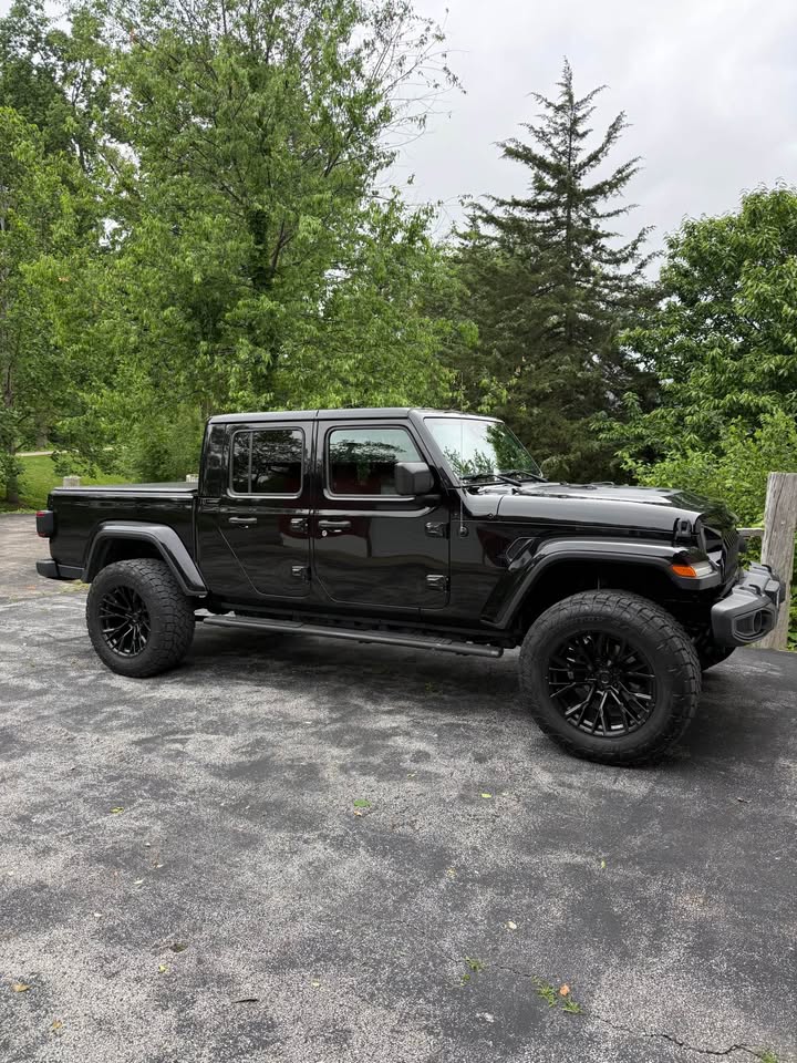 2020 Jeep Gladiator · Overland Pickup 4D 5 ft in Colona, IL (photo 5) — photo 5
