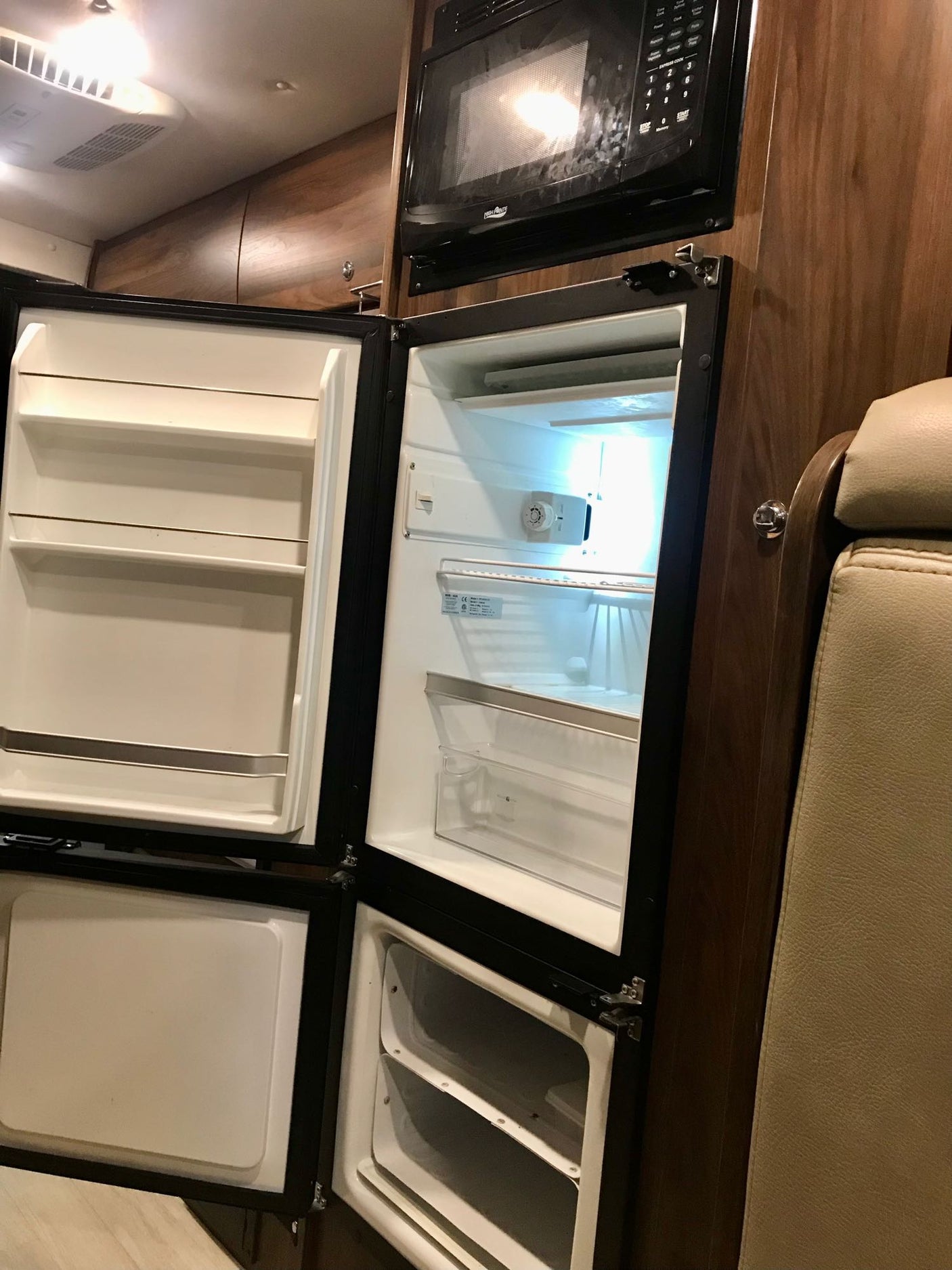 2020 Winnebago Travato 59GL (lithium, unlimited AC, pet friendly,sleeps 4)