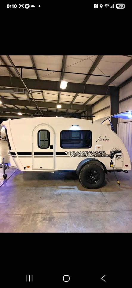 "The Tardis" Luxury teardrop Luna Rover overland rental