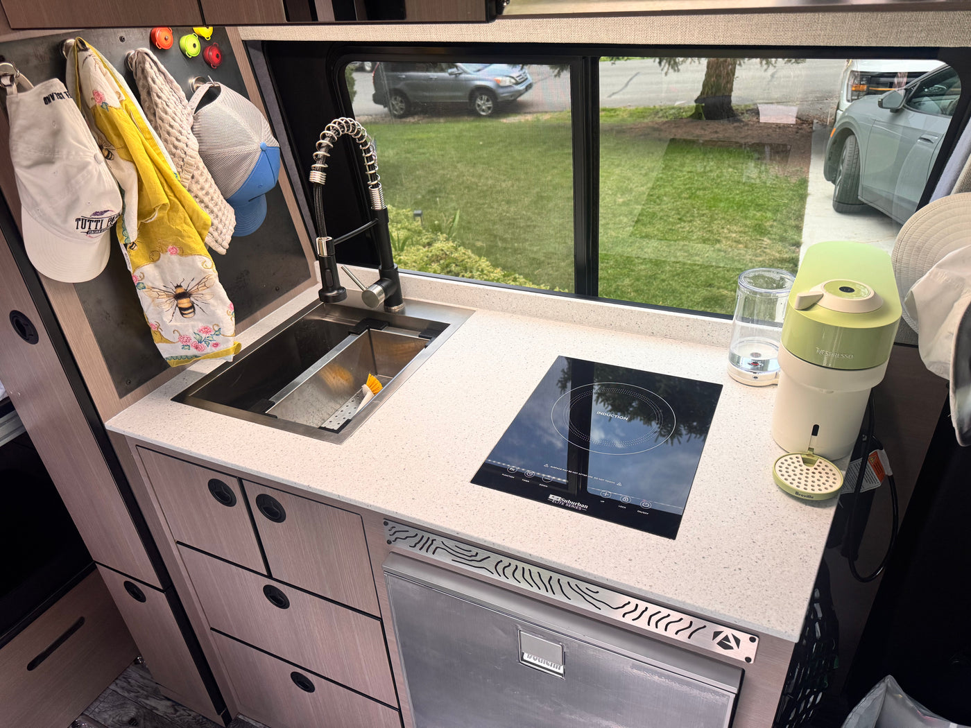 Off-Grid 2022 Sprinter 4x4 "BAM" [ Family and pet friendly — photo 2
