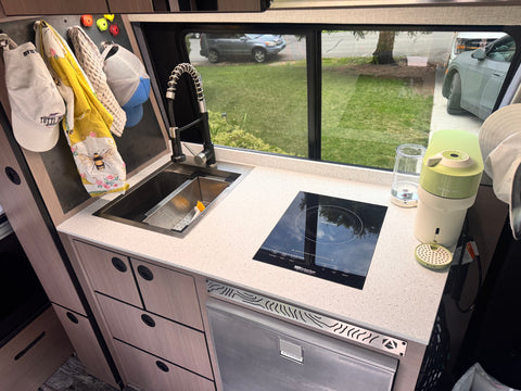 Off-Grid 2022 Sprinter 4x4 "BAM" [ Family and pet friendly — photo 2