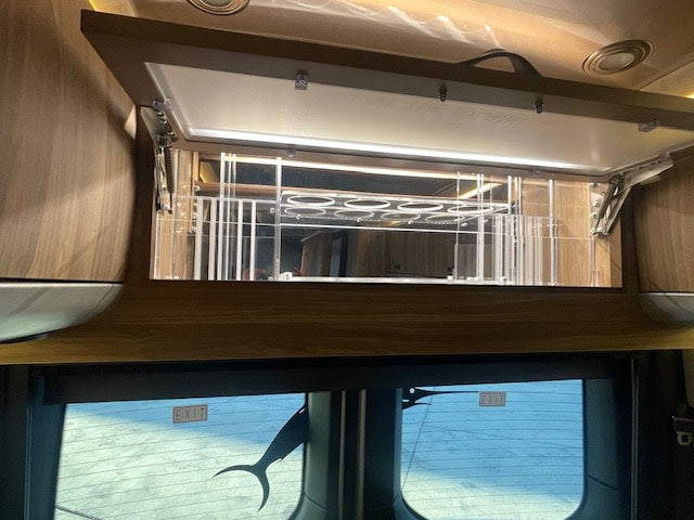 Airstream Mercedes Sprinter- 4x4 luxury camper van, off grid package — photo 11