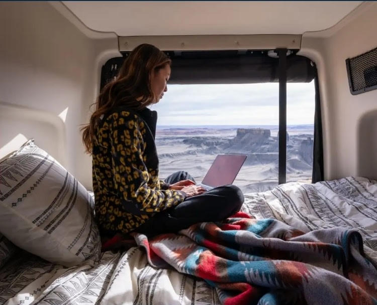 2025 AWD Winnebago Revel 44E "George" Unlimited Miles Montana + Starlink — photo 10