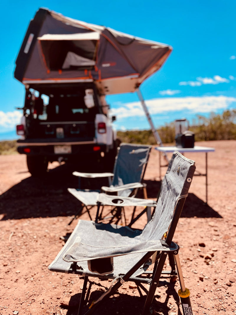  a white Jeep Gladiator with rooftop tent — photo 3