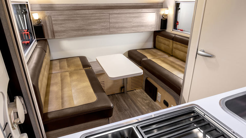 Lightweight Retro Style Camper — photo 18