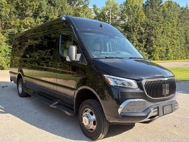 Luxury Off-Grid Mercedes Sprinter - Ultimate Freedom & Comfort — photo 2