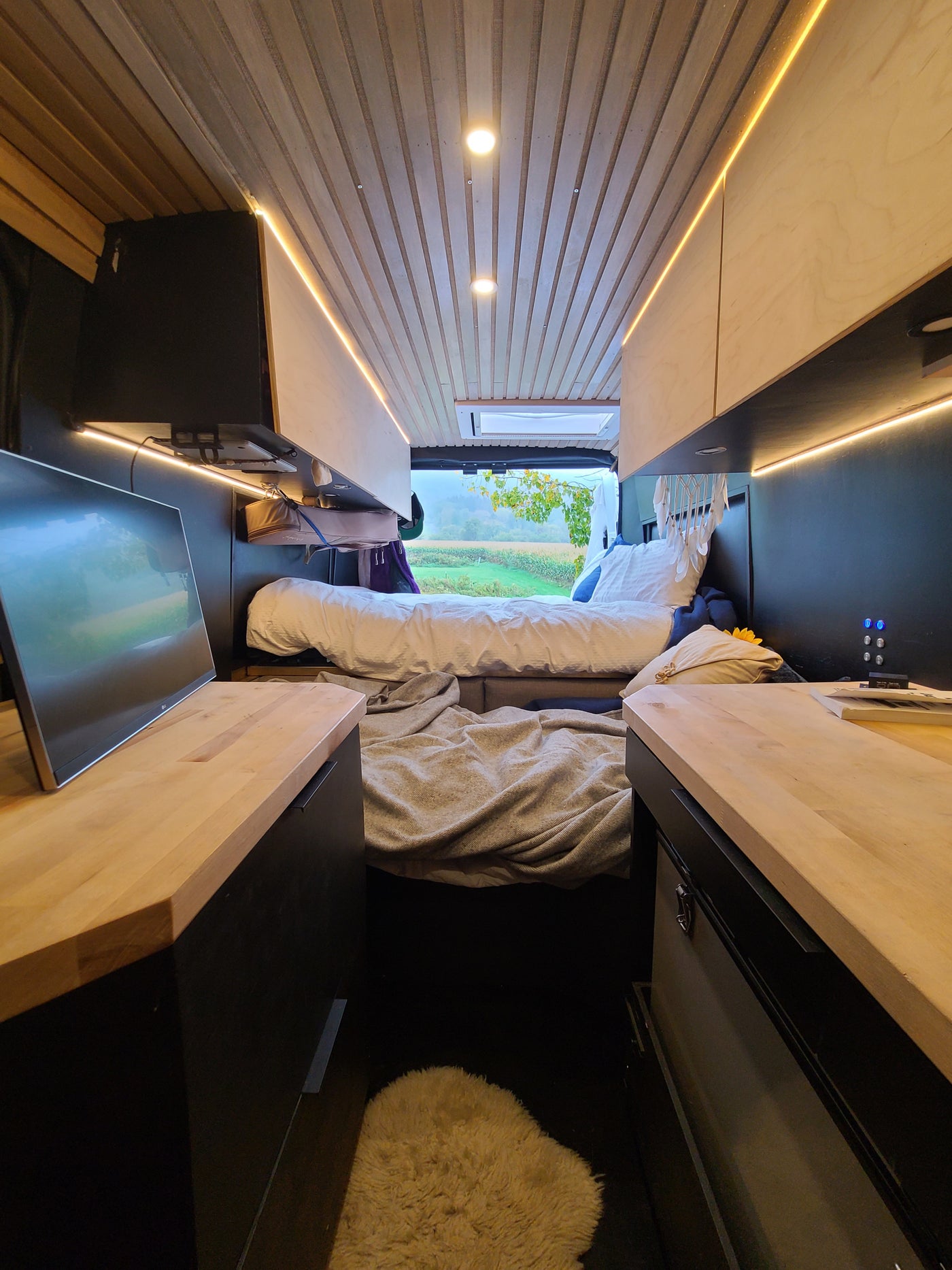 Lux Campervan | Starlink | Offgrid 2 Weeks | 4 Seasons | Huge Kitchen — photo 8