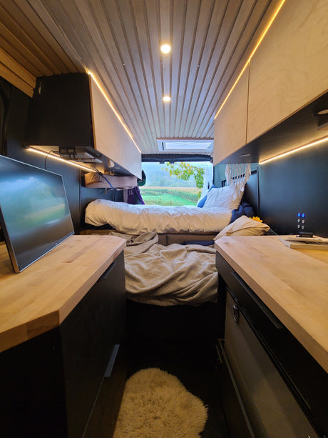 Lux Campervan | Starlink | Offgrid 2 Weeks | 4 Seasons | Huge Kitchen