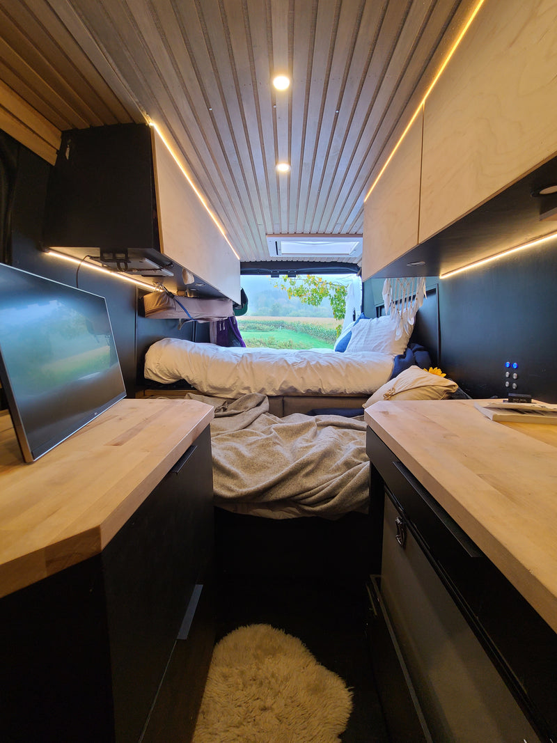 Lux Campervan | Starlink | Offgrid 2 Weeks | 4 Seasons | Huge Kitchen — photo 8