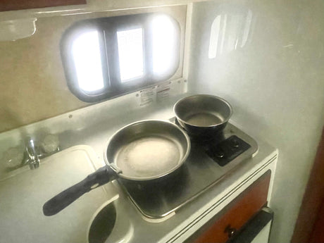 Two skillets with removable handle