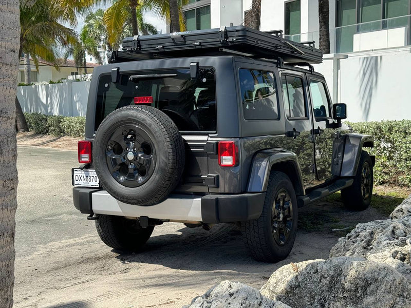 Gray Jeep Wrangler with a rooftop tent, an ideal rv rental for your next outdoor adventure. — photo 3