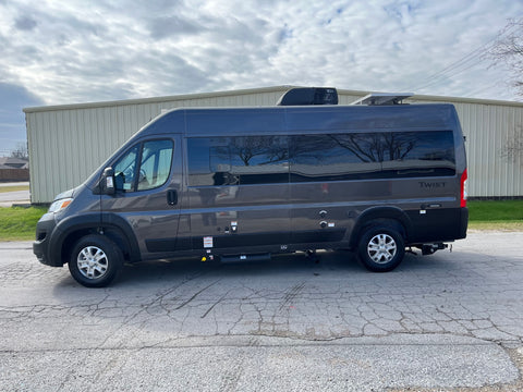 ***Low Mileage*** 2024 Thor Twist "The Sabine" — photo 2