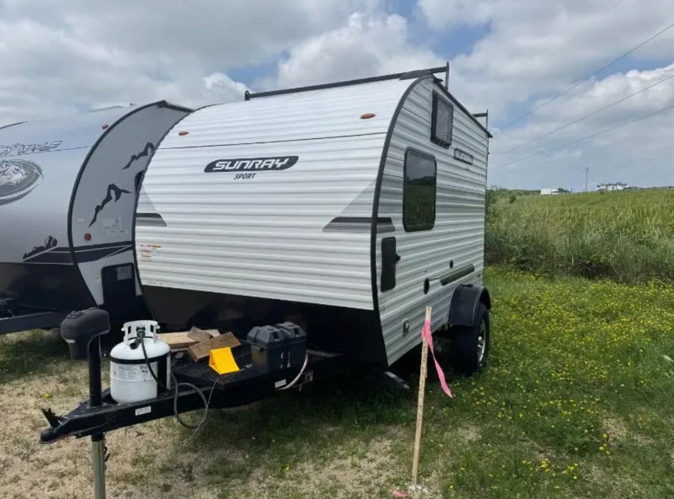 Adventure Ready 2022 Sunset Park SunRay 139 RV Camper