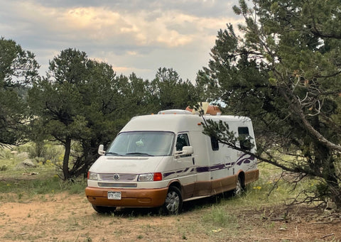 Mr. Bojangles - 2000 Winnebago Rialta 22HD overland rental