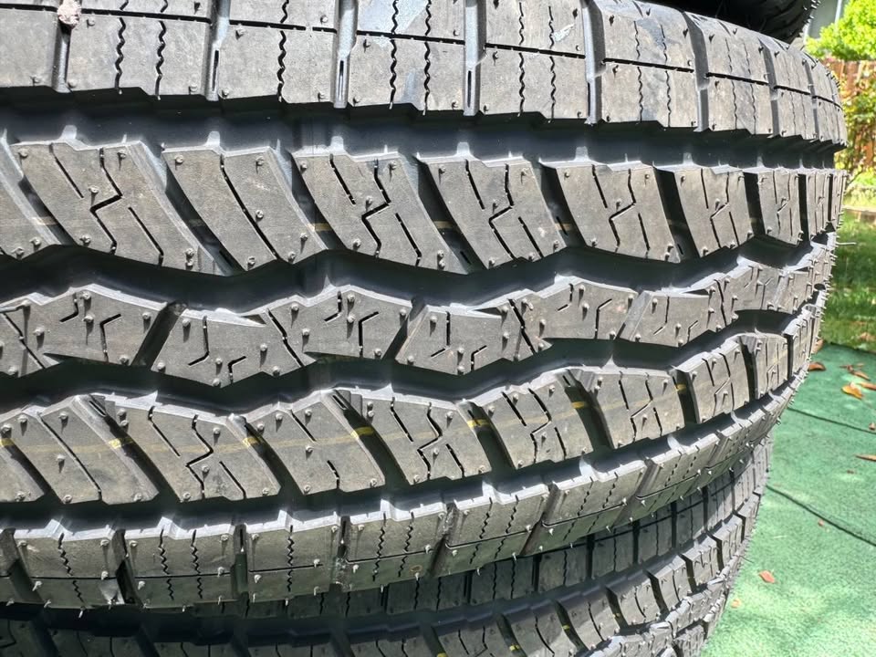 Falken WildPeak A/T3W A Tires 265/70r18 265/70/18 or 265-70-18 takeoffs in Portland, OR (photo 3) — photo 3