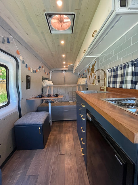 Beautifully Designed Family Camper Van Seats 5, Sleeps 5 overland rental