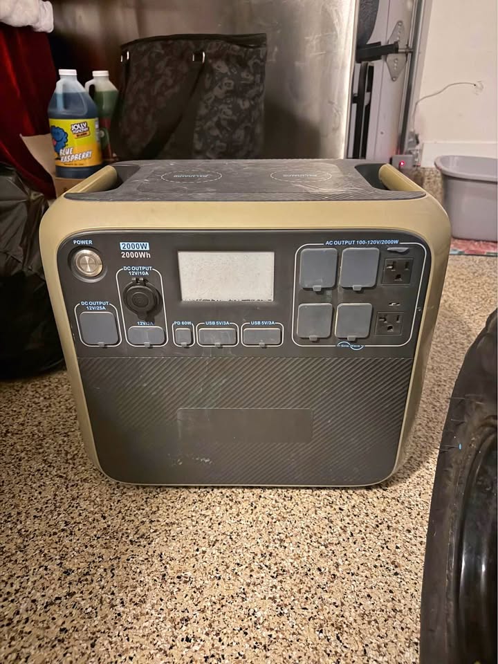 Bluetti AC200P 2000W 2000Wh Portable Power Station in Murrieta, CA (photo 1)