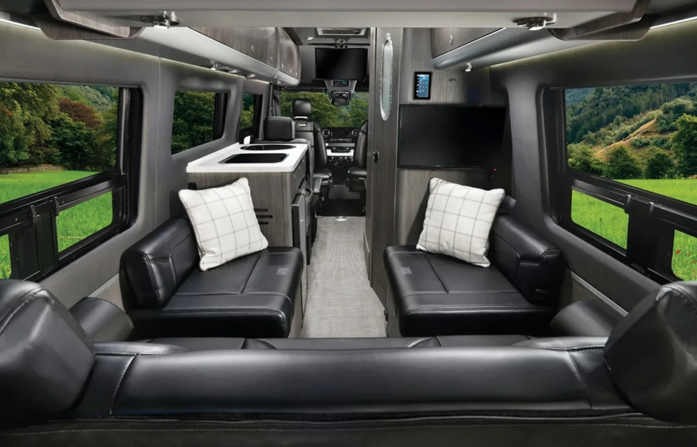 Airstream Interstate 24gl Mercedes Luxury-Seats 9-kitchen-bath