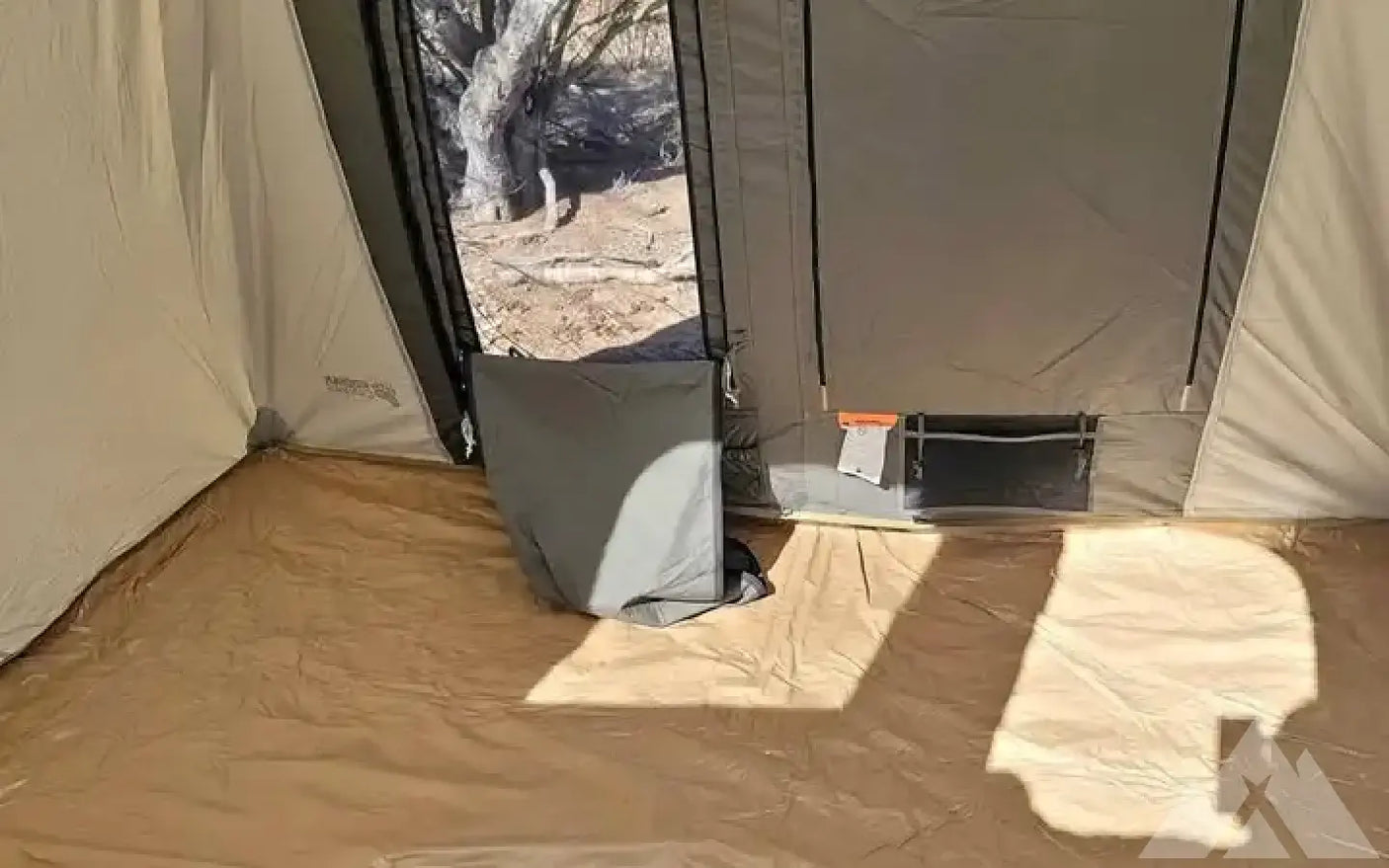 Kodiak canvas tent sleeps 6 — used tents & canopies for sale (photo 2)