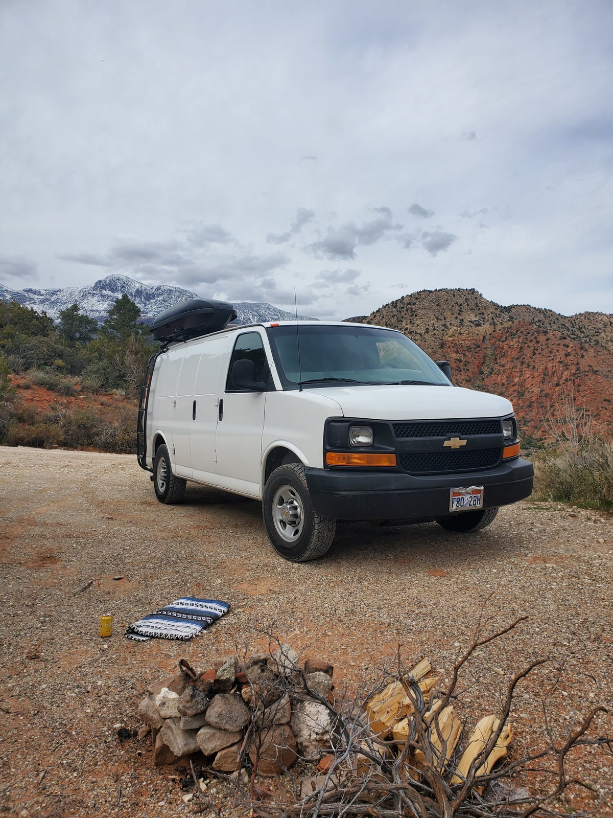  and a charming plant on the console.|An rv rental van equipped with a mountain bike on a rack & a Yakima cargo box — photo 16