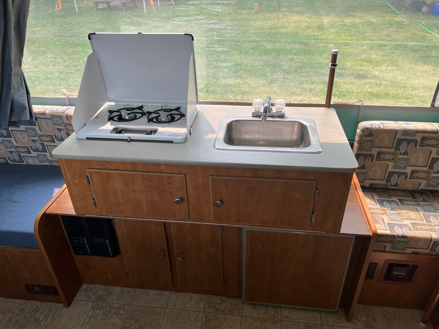 Eaa rental Ready to go pop-up camper