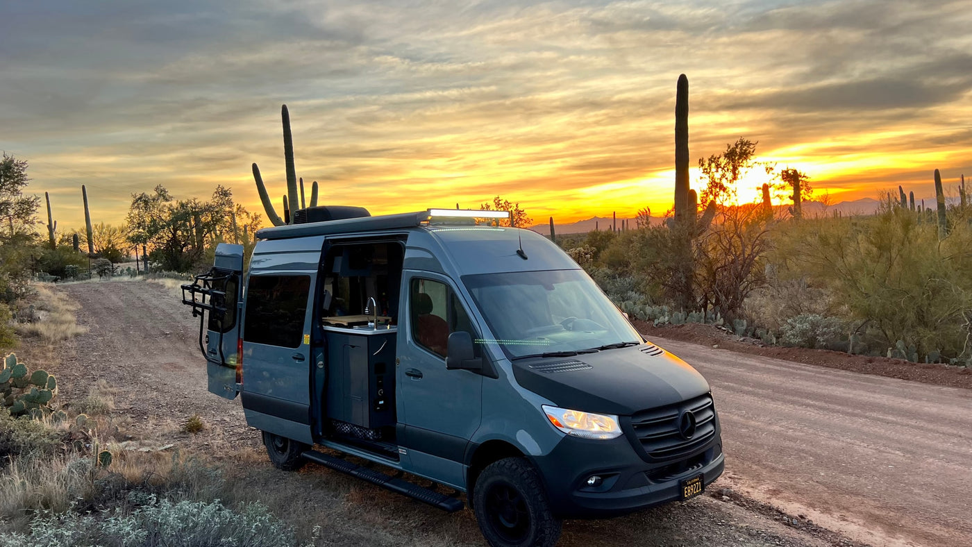  showcasing its interior. Desert sunset — photo 7