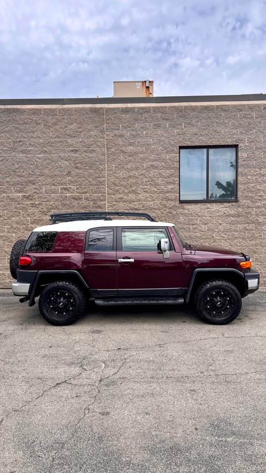 2007 Toyota FJ Cruiser in Waterloo, ON (photo 2)