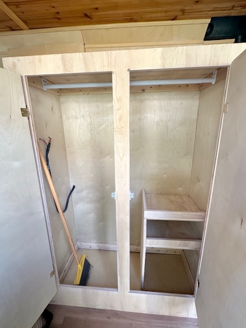  pull-out table — photo 10