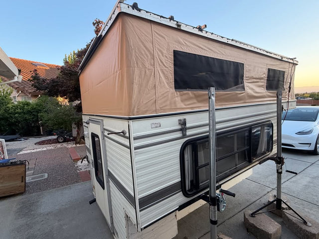 Mid 1990's Four Wheel Camper Grandby, solar — photo 2