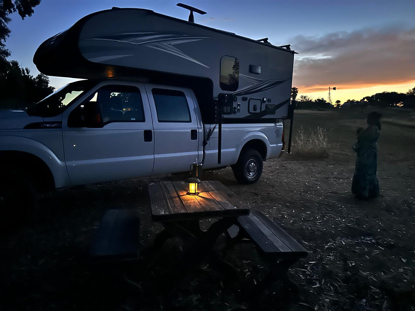 2021 Palamino HS750 F350 4WD Satellite Trail Ready Solar — photo 4
