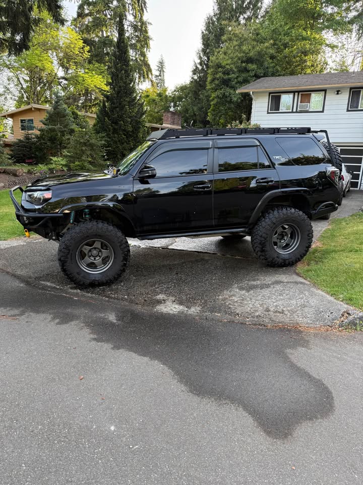 2017 Toyota 4Runner · TRD Off-Road Premium Sport Utility 4D in Bellevue, WA (photo 10)