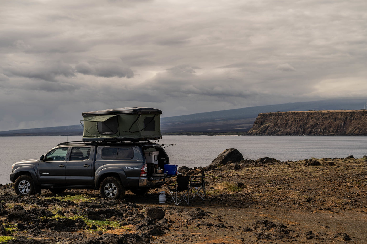 Hawaii: Toyota Tacoma with rooftop tent — photo 6