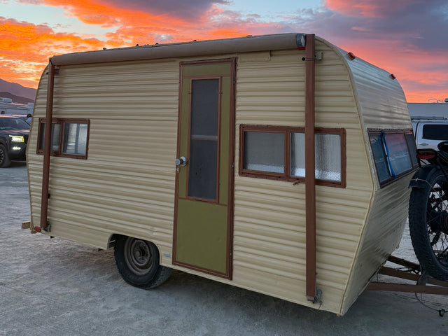 Vintage Plug & Play Trailer — photo 2