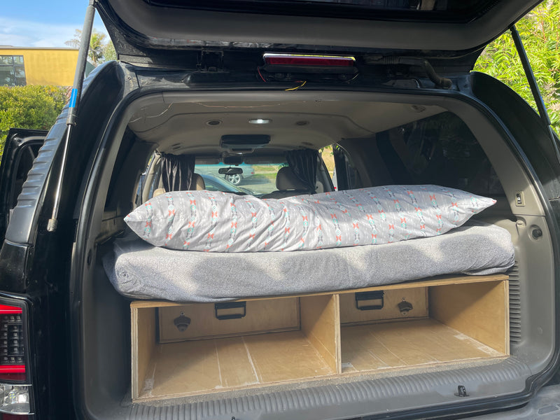 Black Magic Suburban camper — photo 2