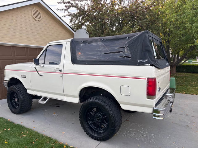 1989 Ford Bronco XLT — photo 3