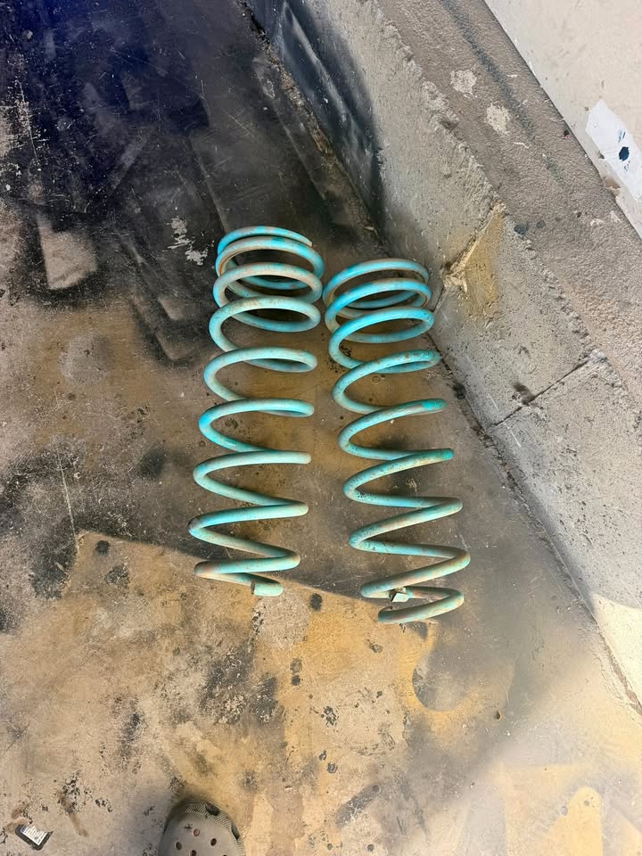 5th gen 4runner Dobinson C59-677V Rear Long Travel Coils in Colorado Springs, CO (photo 1) — photo 1
