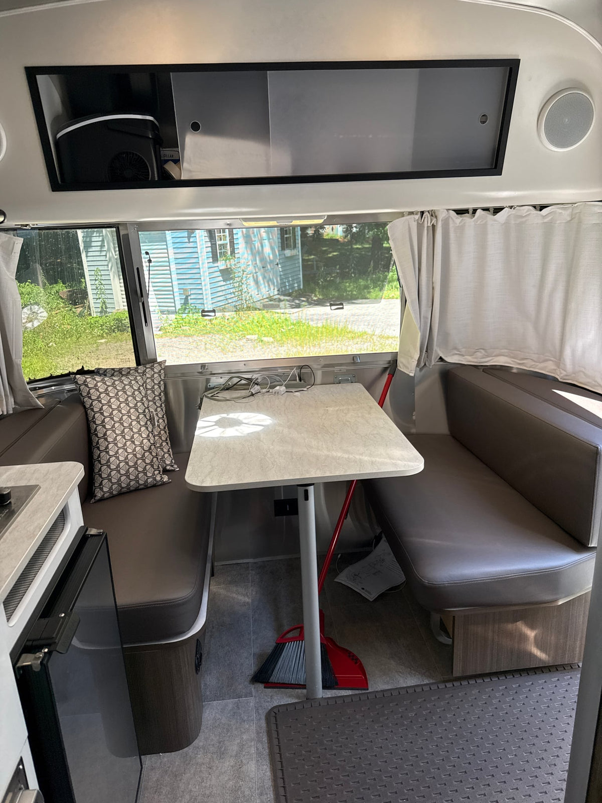 Studio apartment on wheels, or tiny home? — photo 3
