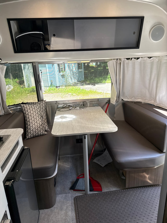 Studio apartment on wheels, or tiny home? — photo 3