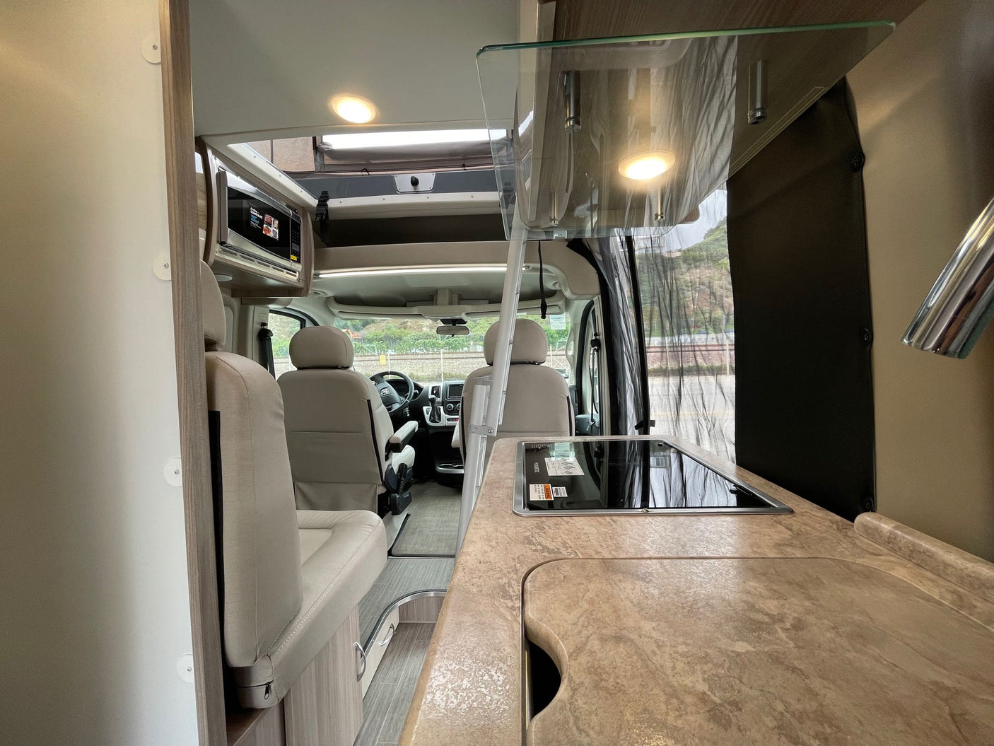 Comfy Camper Van Sleeps 4 w/AC, Pets .Welcome!