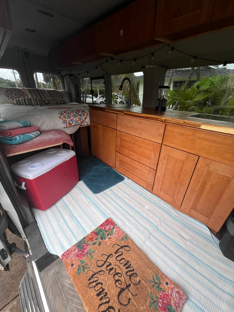  ideal for cooking on the go.|Cozy RV rental interior: colorful bed with pillows — photo 13