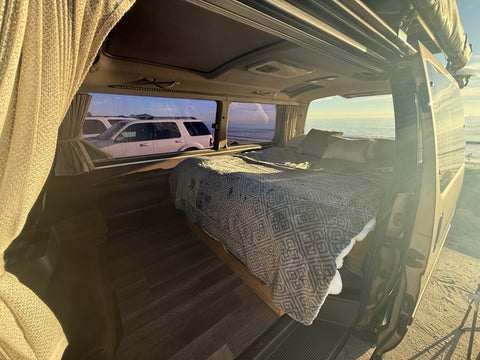 Toyota Hiace 4WD Campervan — photo 3